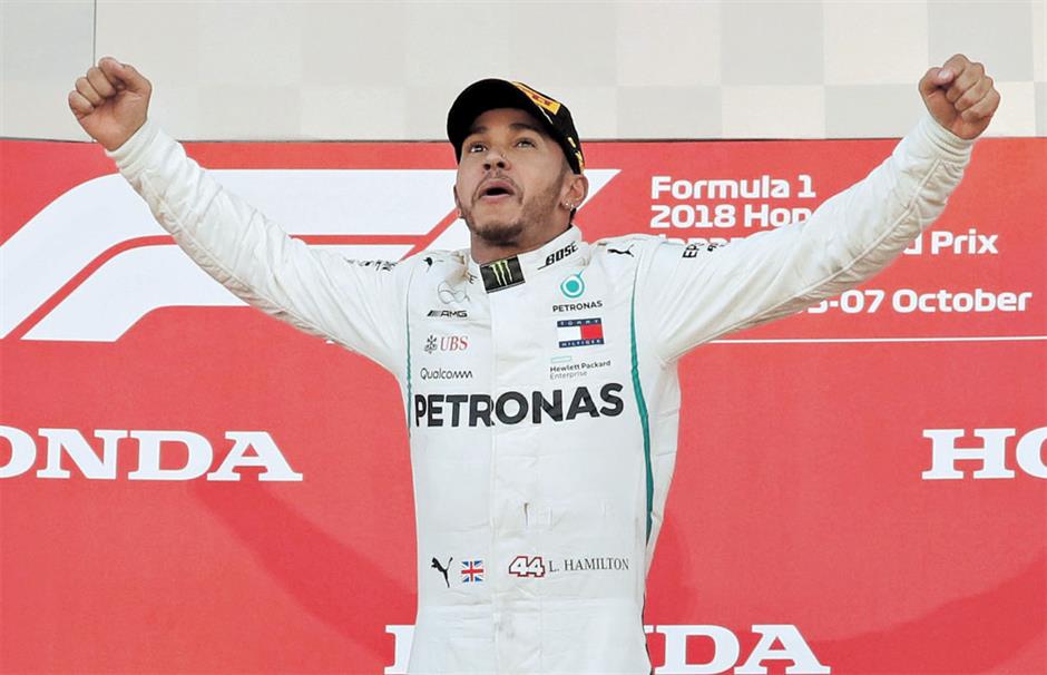 Hamilton closes in on world title