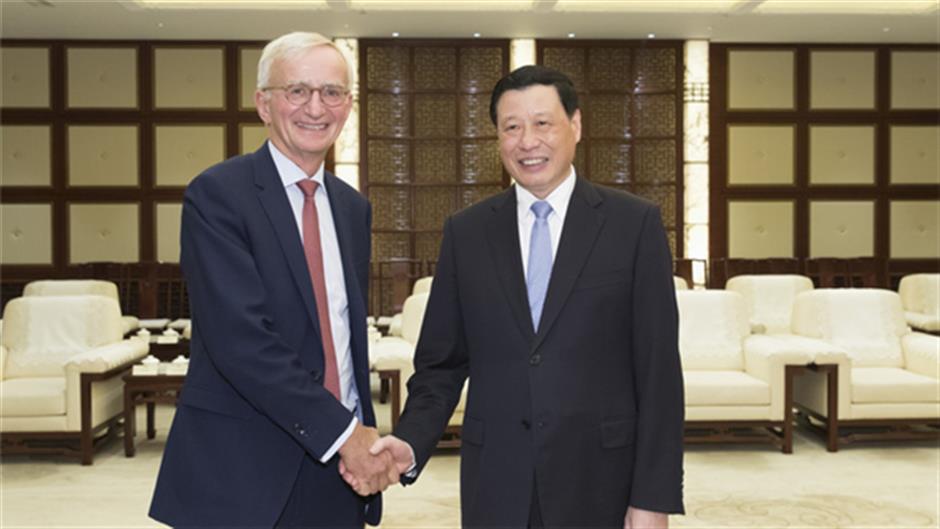 Shanghai mayor meets board chairmen of AXA and Air Liquide