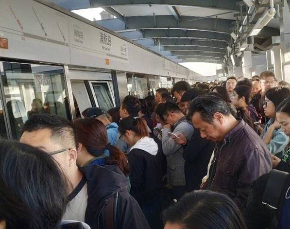 Metro glitch sees passengers stranded on driverless line