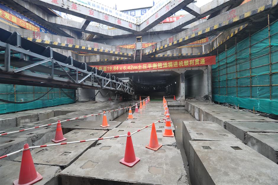 Tunnel dug beneath Middle Ring Road with creative method