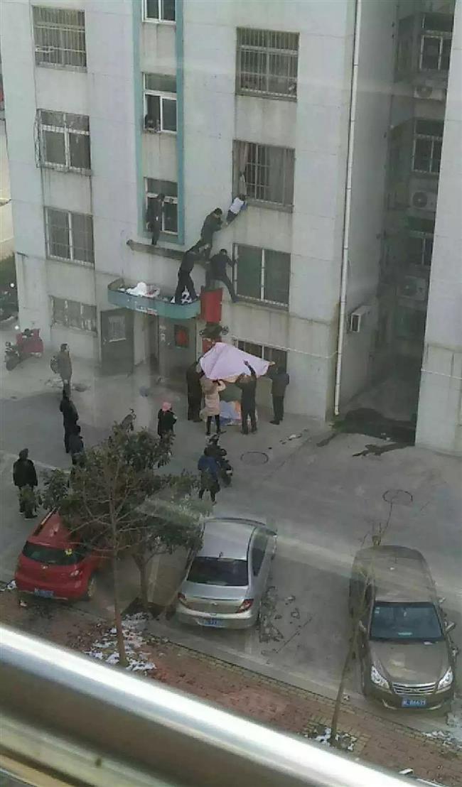 Neighbors join hands to save toddler stuck in window