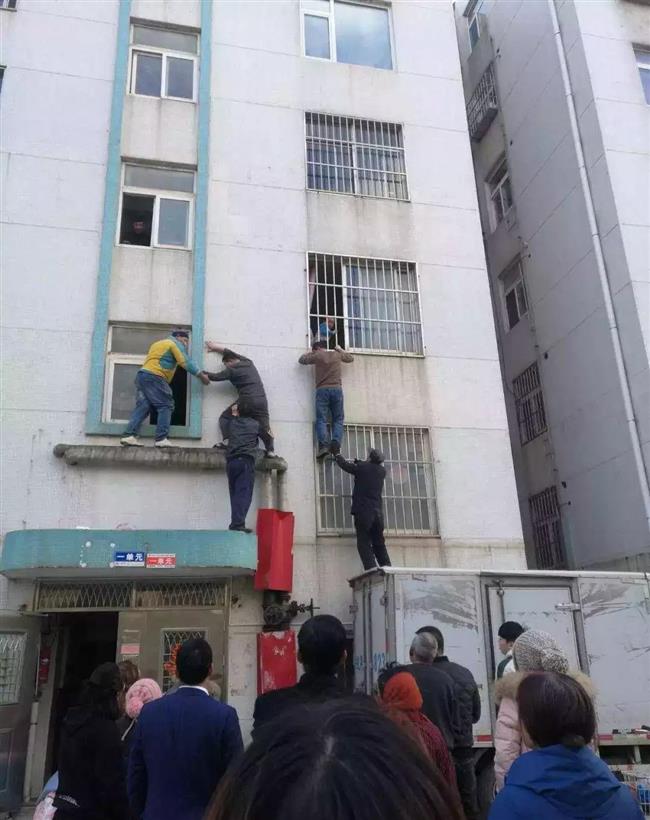 Neighbors join hands to save toddler stuck in window