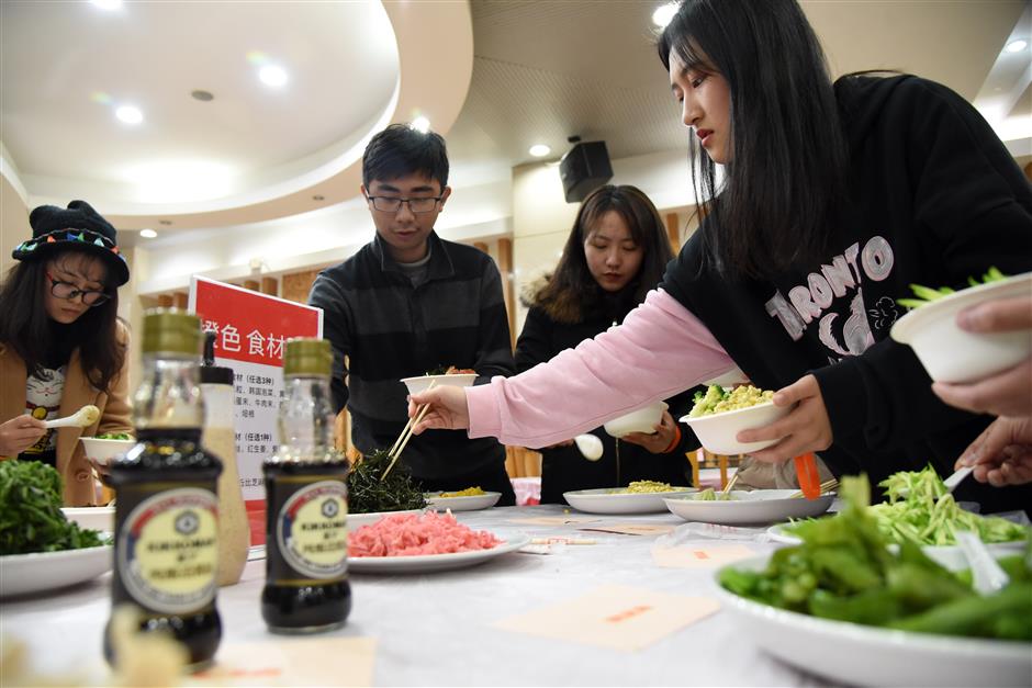 Soy sauce maker tutors Shanghai University students in a rice making master class