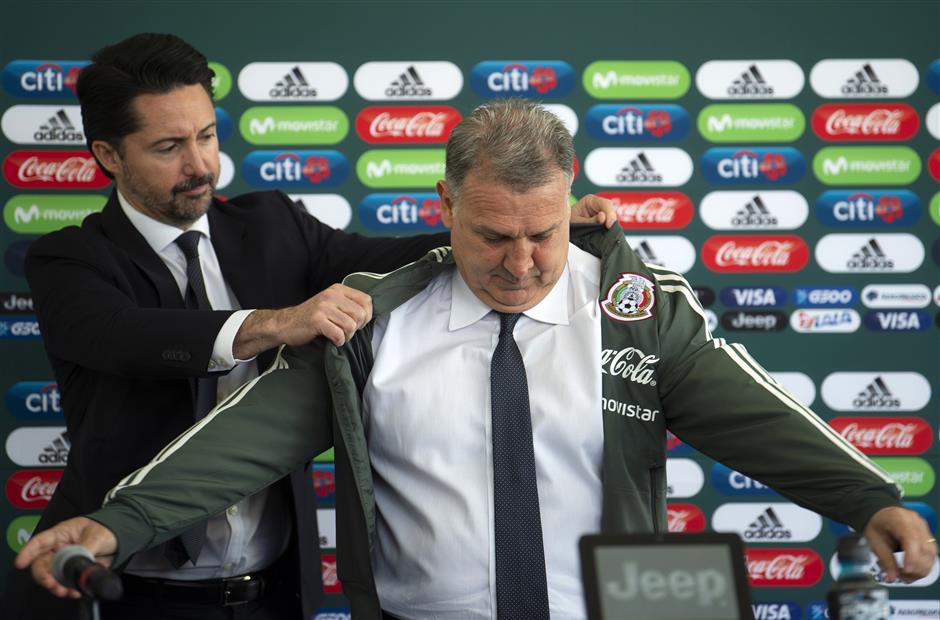 Mexico's Martino won't promise a World Cup quarterfinal