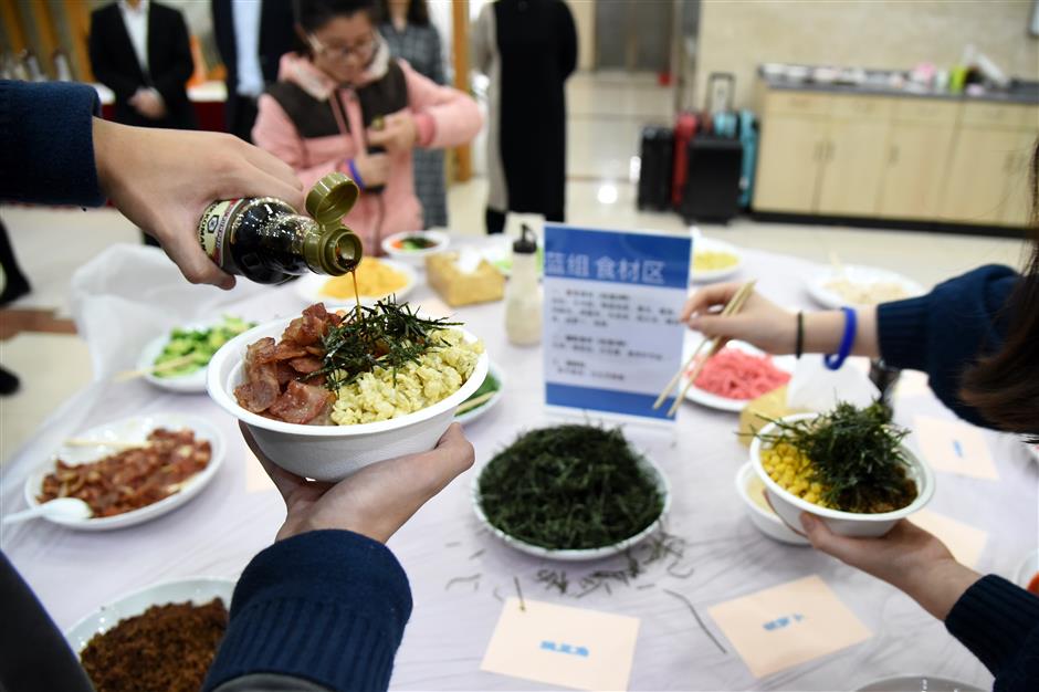 Soy sauce maker tutors Shanghai University students in a rice making master class