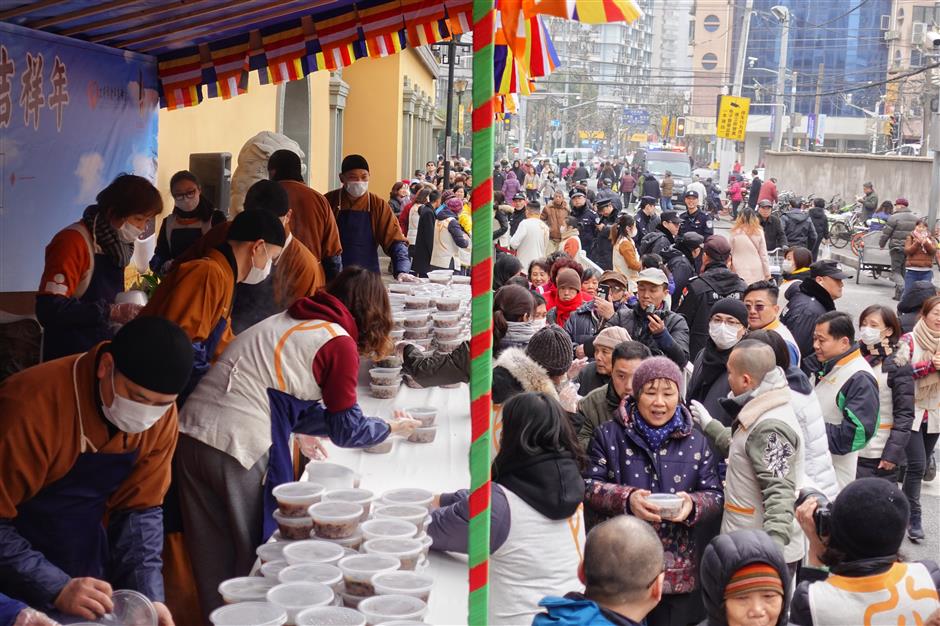 Free Laba porridge from temple for blessings