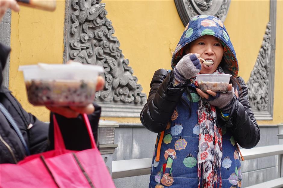 Free Laba porridge from temple for blessings