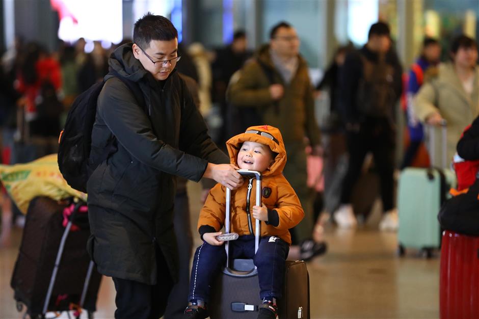 Shanghai sees hundreds of thousands return after Spring Festival