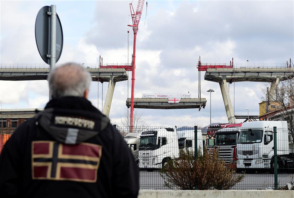 Delicate job to pull down killer bridge