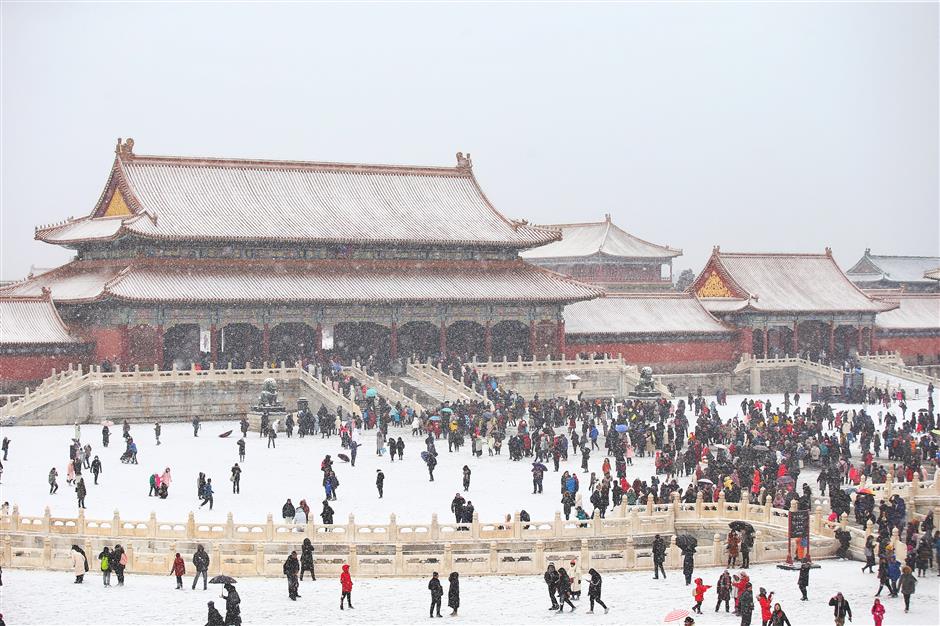 Beijing embraces post-holiday snow