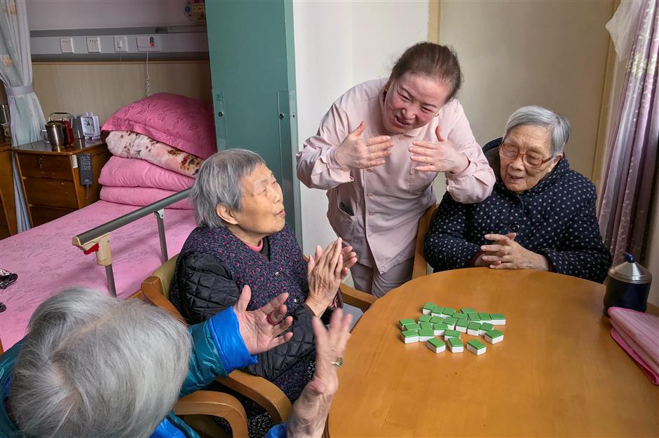 Shanghai residents keep living longer and healthier