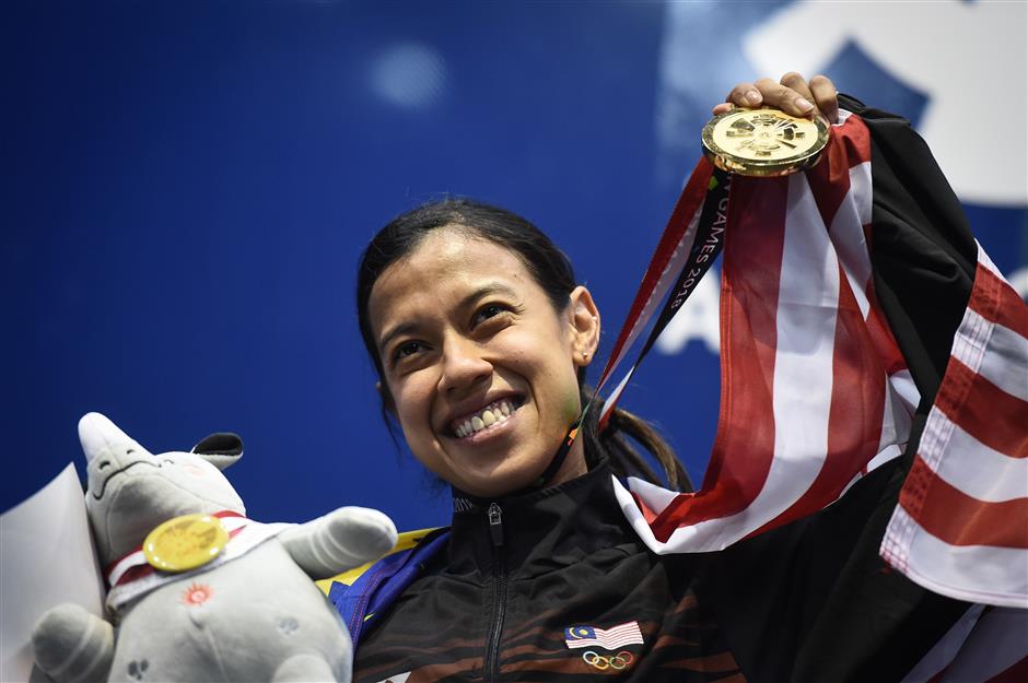 Squash queen David to retire at end of season
