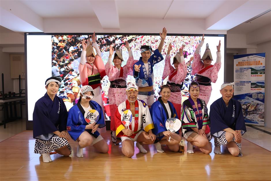 japanese dancers promote local charm to lure shanghai tourists