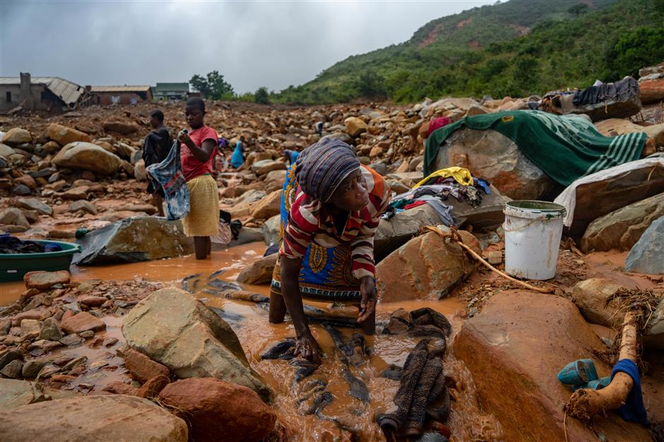 Mozambique, Zimbabwe cyclone deaths exceed 300 as UN boosts aid