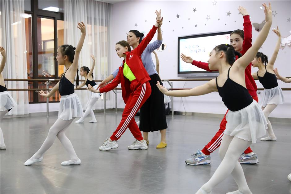 Children enjoy arts and culture from Belt and Road