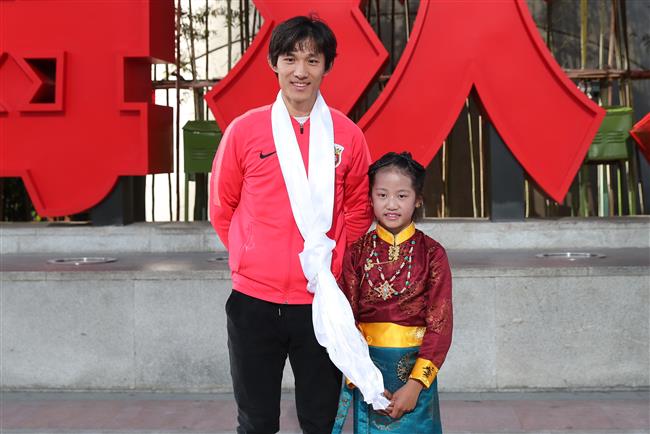 Charity program brings young Tibetan footballers to Shanghai