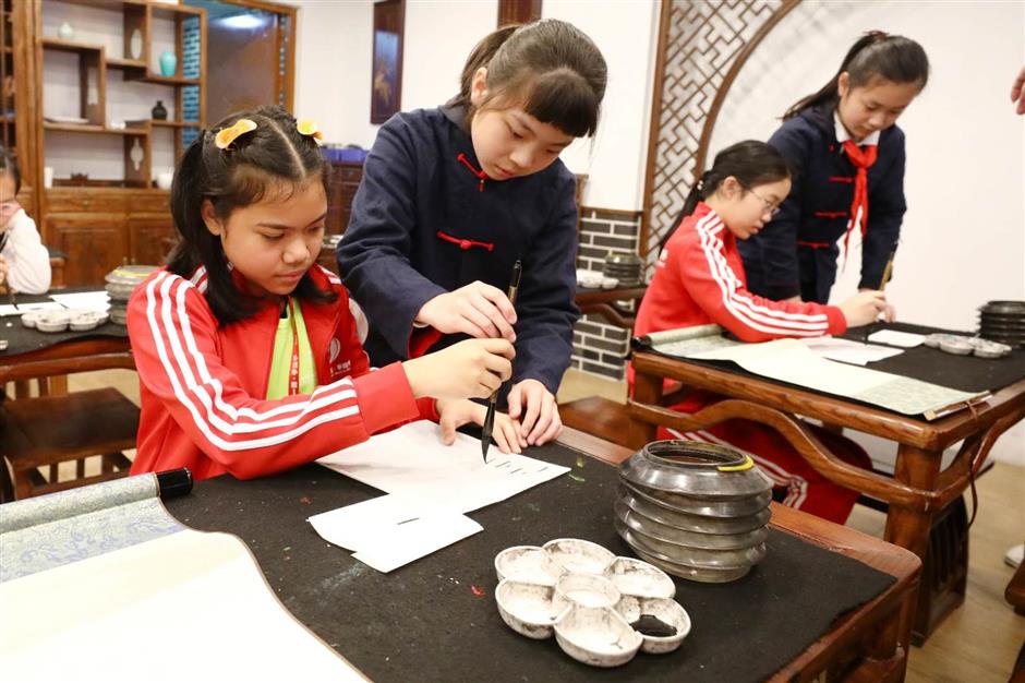 Children enjoy arts and culture from Belt and Road