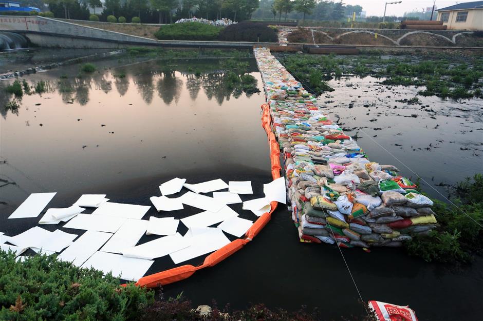 Chinese scientists develop new material to tackle oil pollution