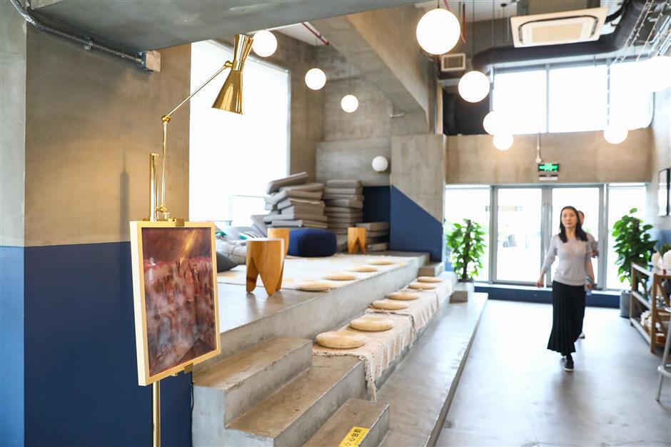 Do you want art on your walls but can't decide what? Help is at hand