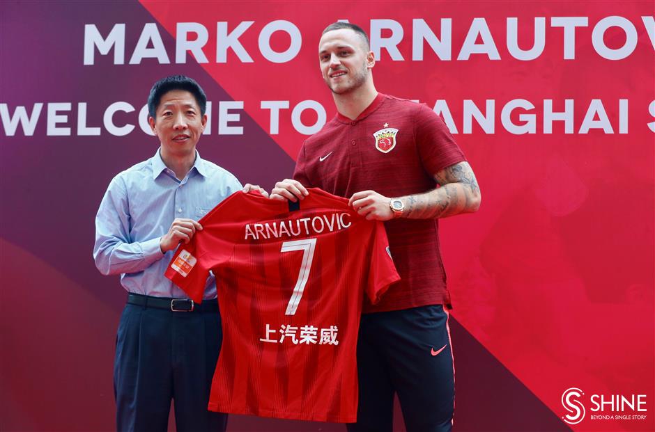 Ecstatic SIPG fans welcome Arnautovic