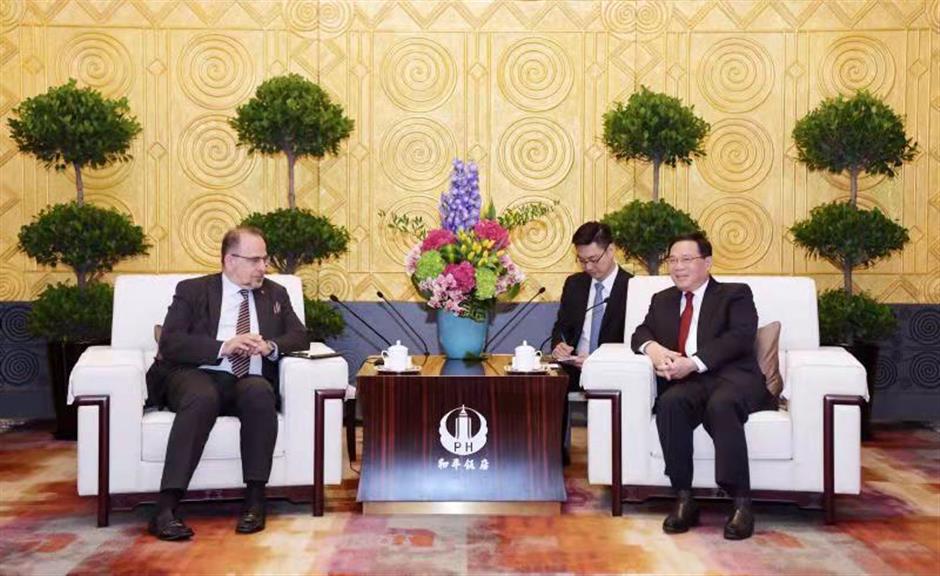Party secretary meets key European panel delegation