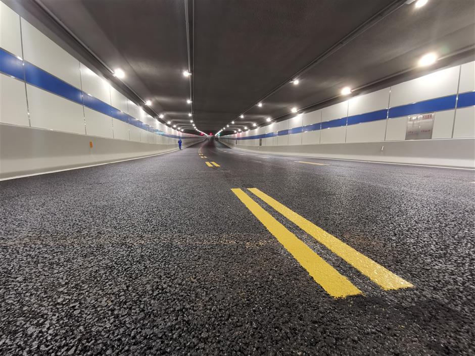 Tunnel opens to link Xuhui and Minhang