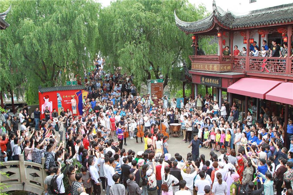 Qibao bursts into song