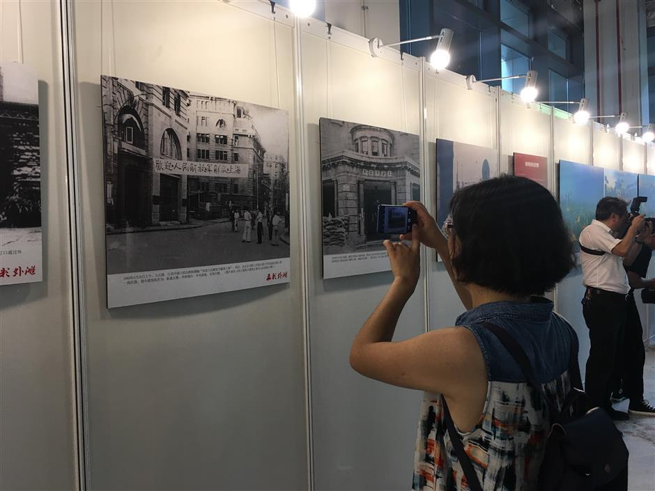 Photo exhibition shows changes on the Bund
