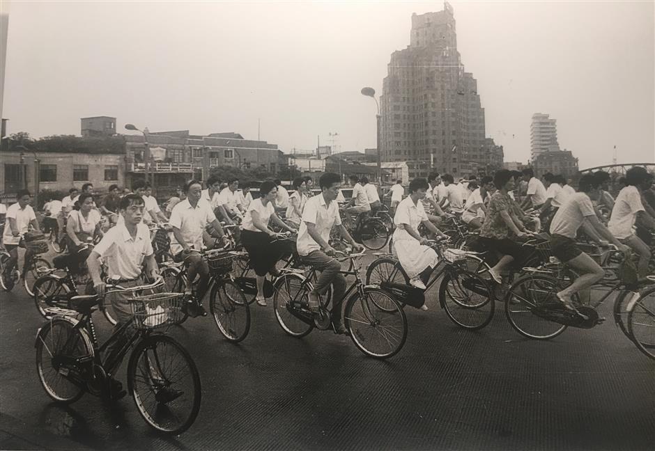 Photo exhibition shows changes on the Bund