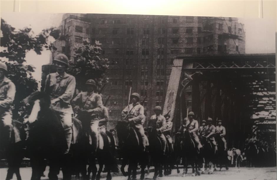 Photo exhibition shows changes on the Bund