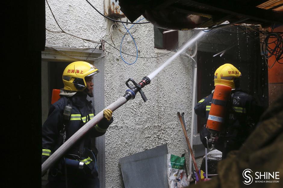 Historic shikumen blaze blankets Jing'an in smoke