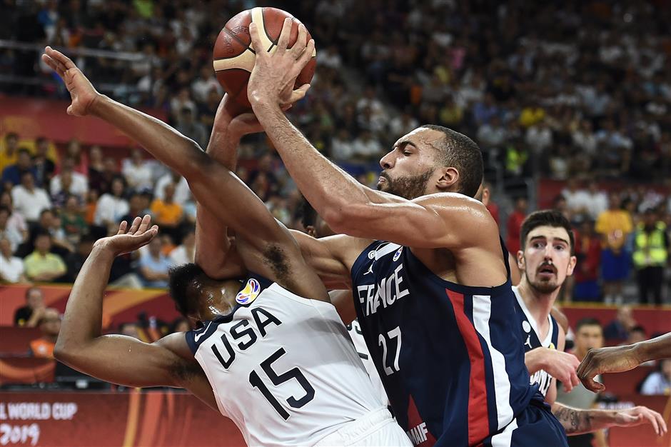 A shocker: US beaten by France 89-79 in World Cup quarters