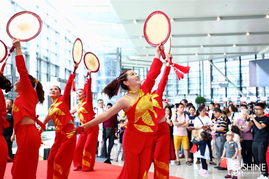 Airport hosts performances, beefs up security for holiday