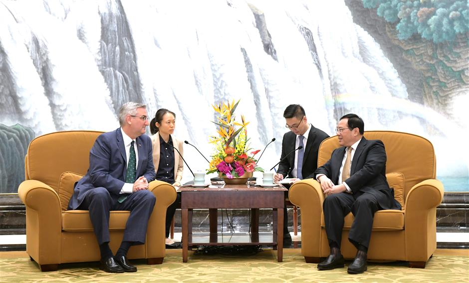 Party Secretary Li meets Indiana governor