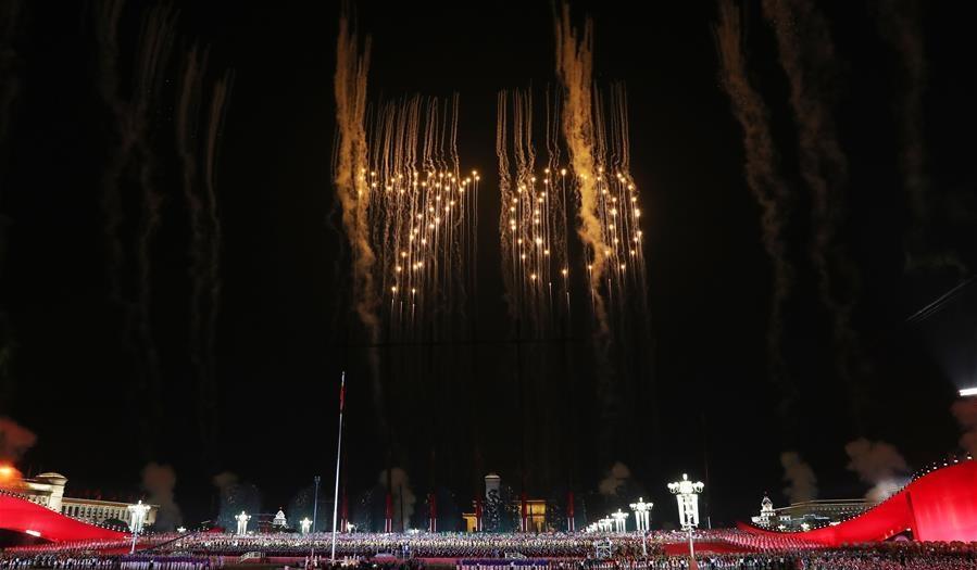 China's National Day evening gala begins