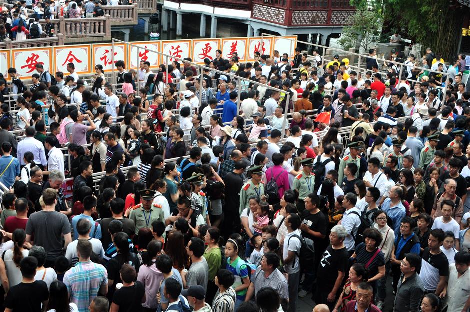 Visitors enjoy a slice of Shanghai during National Day holiday