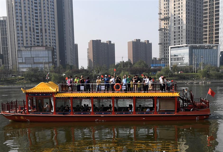 Beijing's sub-center section of Grand Canal opens to navigation for tourism