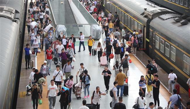 Rail travel to peak at end of holiday