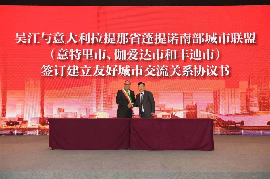 Suzhou's Wujiang signs agreements on 35 projects at fair