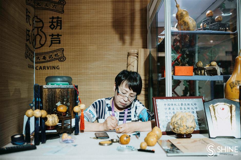 Gansu gourd carver in action at expo