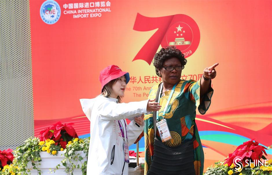 The helping hands of CIIE: day three through the lens of Shanghai Daily