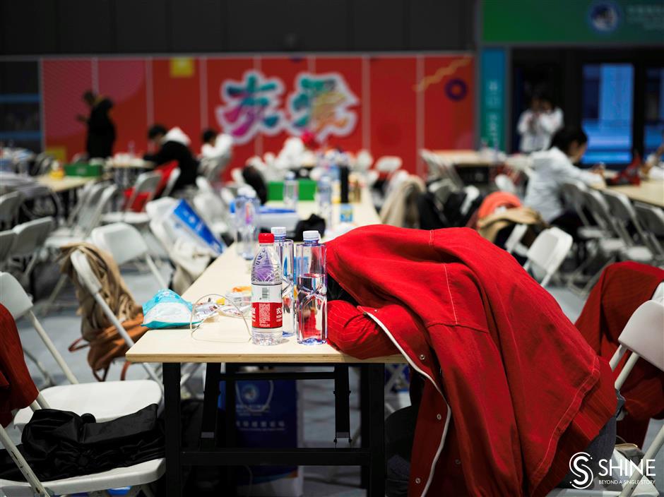 The helping hands of CIIE: day three through the lens of Shanghai Daily