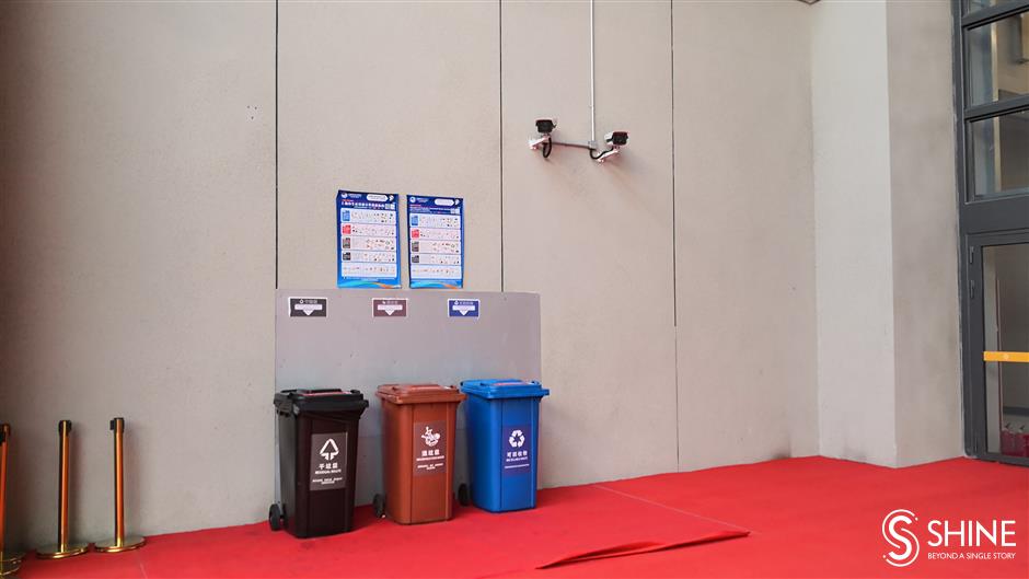 International CIIE exhibitors happy to sort their trash