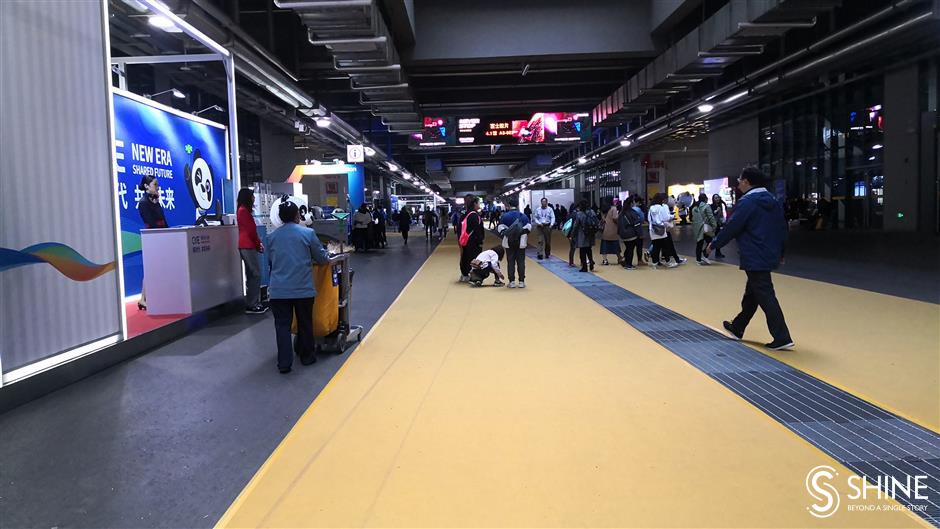 International CIIE exhibitors happy to sort their trash