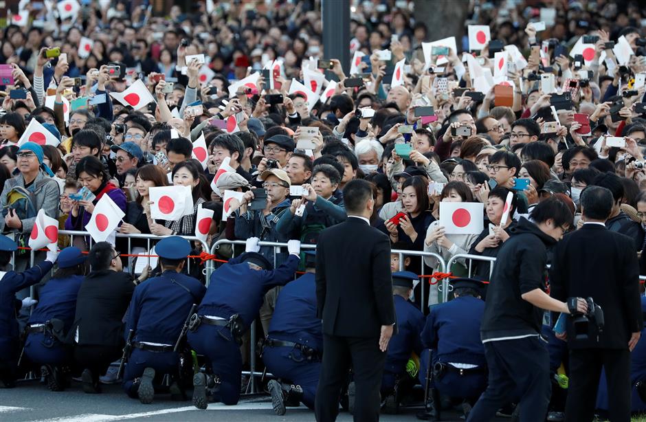 Crowds hail Naruhito royal parade