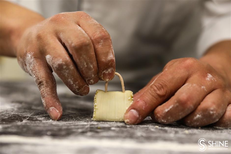 Handbag pastry to mark Sino-French friendship