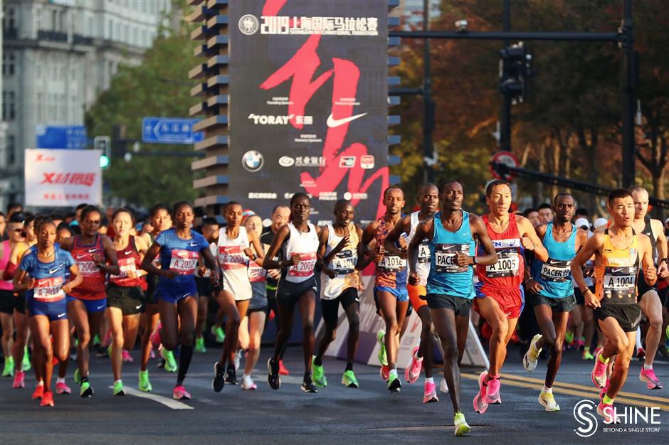 Marathon runners challenged by extreme heat