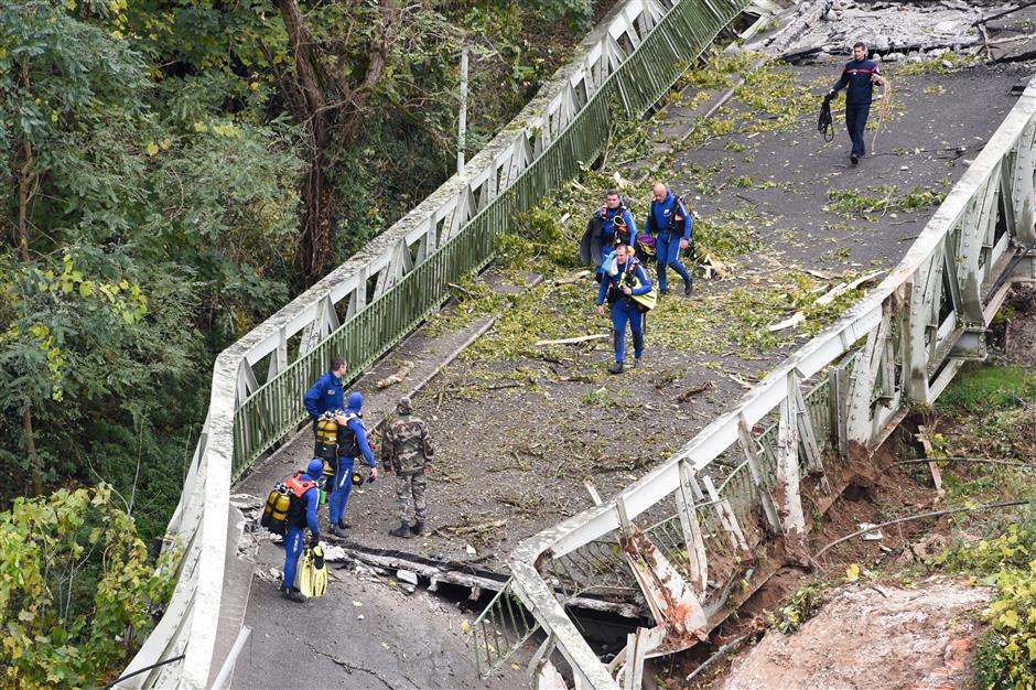 Girl, 15, dies in French suspension bridge tragedy