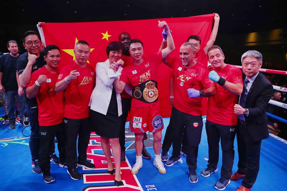 Xu dominates Robles to defend WBA featherweight title