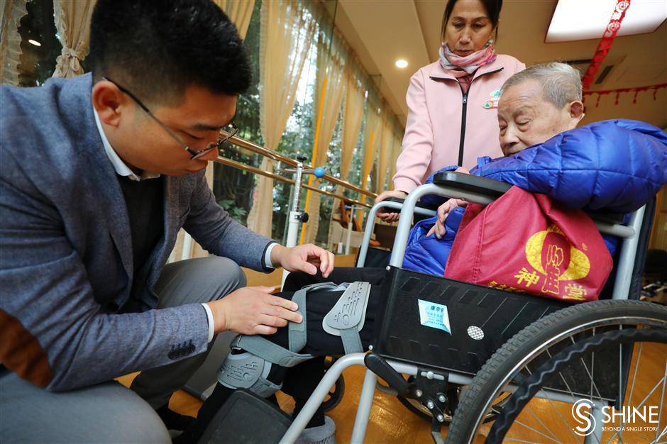 Residents try out rehab devices for rent